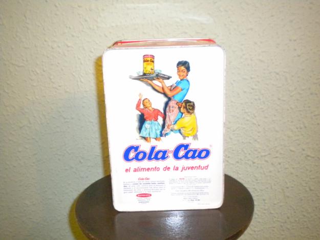 Caja de Cola Cao (edición flores roja)