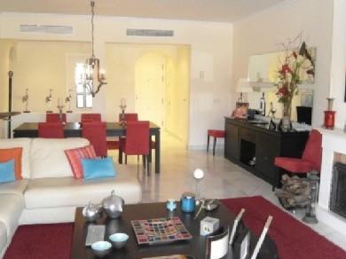 Apartamento con 4 dormitorios se vende en Estepona, Costa del Sol