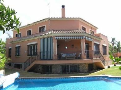 Chalet con 6 dormitorios se vende en Marbella, Costa del Sol