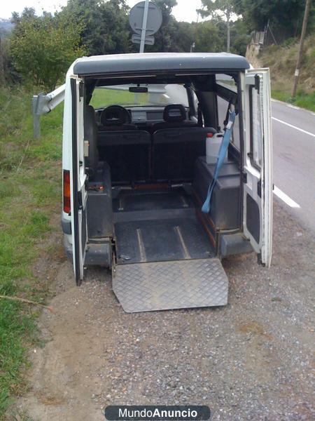 Vendo coche adaptado con rampa trasera