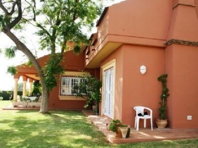 Chalet con 4 dormitorios se vende en Marbella, Costa del Sol