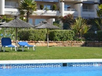 Apartamento con 2 dormitorios se vende en Marbella, Costa del Sol