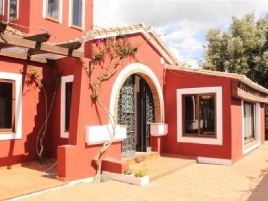 Chalet con 4 dormitorios se vende en Estepona, Costa del Sol