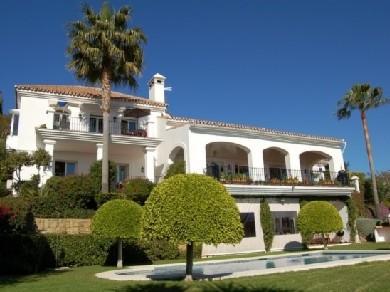 Chalet con 5 dormitorios se vende en Estepona, Costa del Sol