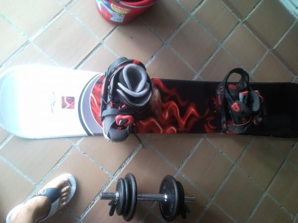 Vendo tabla Snow  NIDECKER+ fijacionesNIDECKER + Botas SALOMON,muyyy economico