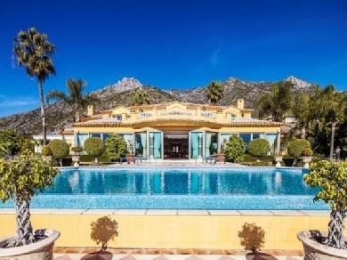 Chalet con 5 dormitorios se vende en Marbella, Costa del Sol