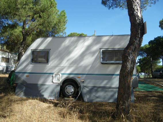 Vendo caravana Knaus Country 460 practicamente nueva.