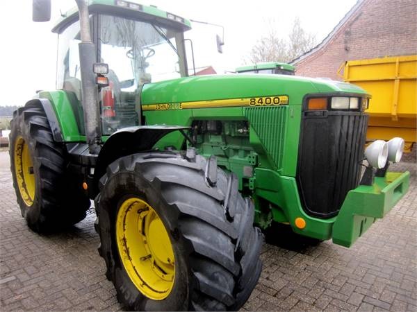 John Deere 8400