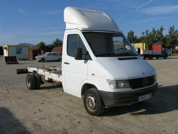 MERCEDES SPRINTER 412 D. 120 CV en chasis cabina.