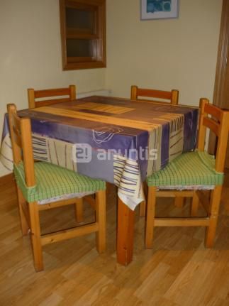 MESA COMEDOR + 4 SILLAS PINO MACIZO