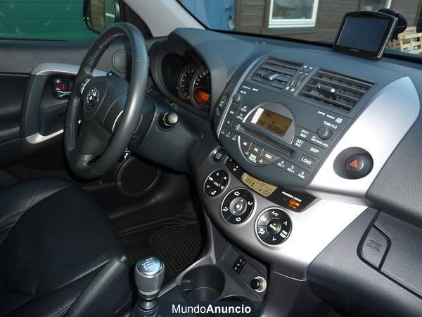 TOYOTA RAV4 2.2 D 3000€