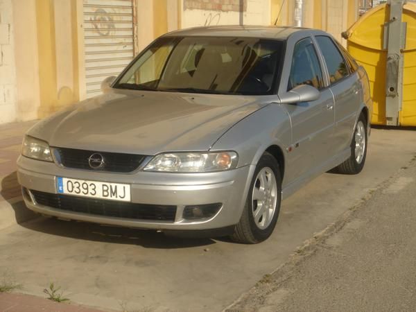 VENDO OPEL VECTRA 2.2 DTI 125 CV AÑO 2001