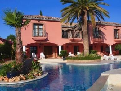 Chalet con 6 dormitorios se vende en Marbella, Costa del Sol