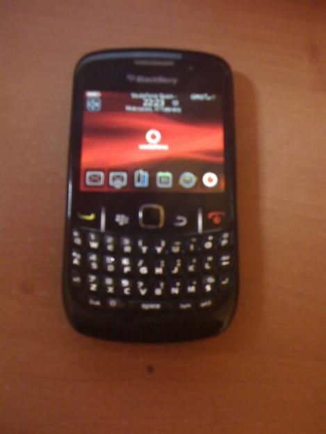 VENDO BLACKBERRY CURVE NEGRA VODAFONE LIBERABLE MAS 4 FUNDAS!