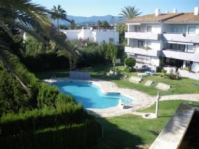 Apartamento con 2 dormitorios se vende en Estepona, Costa del Sol