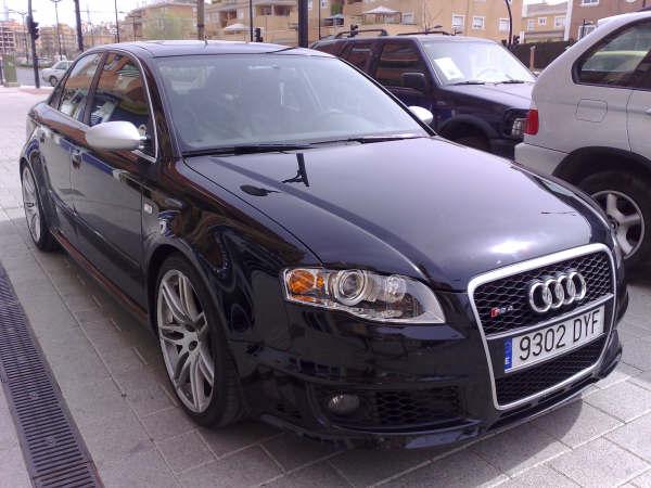 Audi RS4 2006 negro