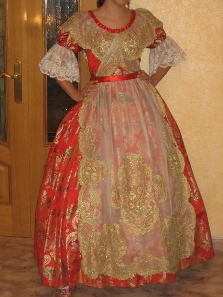 Traje de fallera.