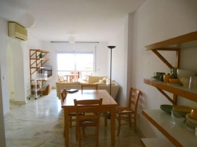 Apartamento con 2 dormitorios se vende en Marbella, Costa del Sol