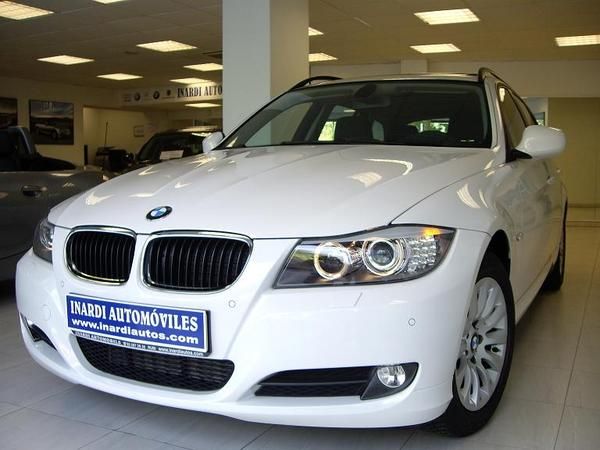 BMW  320d Touring MODELO NUEVO! Con GPS, BLUETOOTH, XENON Y TECHO PANORAMICO!! Motor Efficient Dynamic 177 cv.