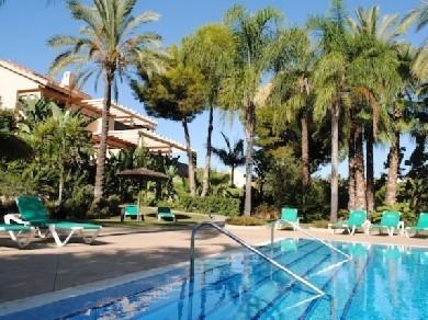 Apartamento con 2 dormitorios se vende en Marbella, Costa del Sol