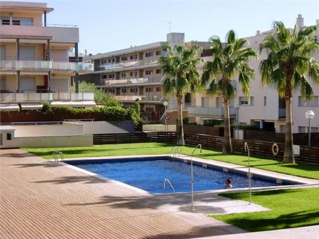 Apartamento con piscina de 2 dormt. y parquin