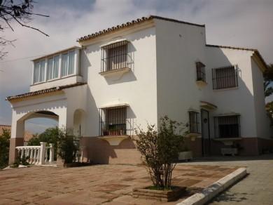 Chalet con 4 dormitorios se vende en Estepona, Costa del Sol