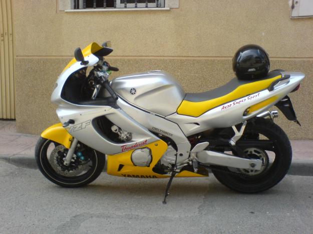 YAMAHA YZF 600