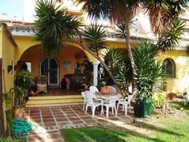 Chalet con 4 dormitorios se vende en Estepona, Costa del Sol