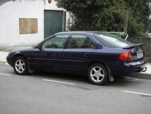 Venta de coche Ford MONDEO 1.8 TD GHIA '99 en Pobra Do Caramiñal