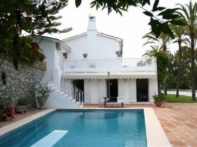 Chalet con 6 dormitorios se vende en Benahavis, Costa del Sol