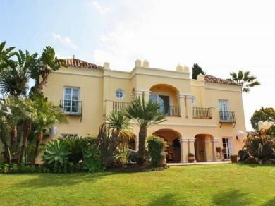 Chalet con 8 dormitorios se vende en Marbella, Costa del Sol