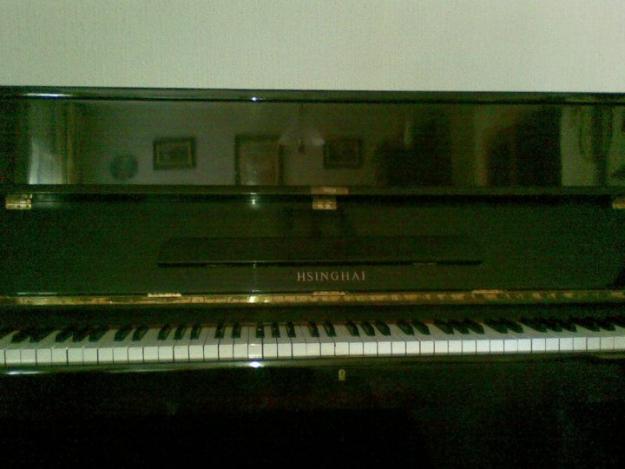 Vendo piano, razón espacio