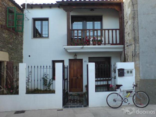 casa en el casco historico de viana do bolo