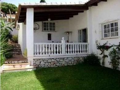 Chalet con 4 dormitorios se vende en Benalmadena Pueblo, Costa del Sol