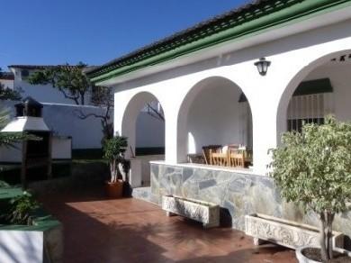 Chalet con 5 dormitorios se vende en Alhaurin de la Torre