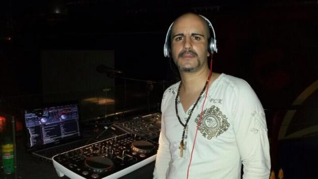 Dj profesional con equipo propio