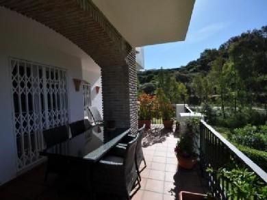 Apartamento con 3 dormitorios se vende en Marbella, Costa del Sol