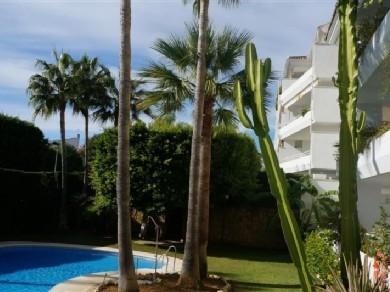 Apartamento con 3 dormitorios se vende en Marbella, Costa del Sol