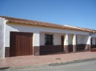 Chalet con 4 dormitorios se vende en Humilladero - mejor precio | unprecio.es