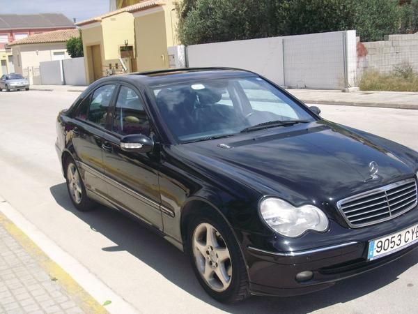 Mercedes-Benz Berlina 4 p. C 220 CDI Avantgarde 143CV