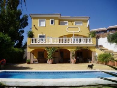 Chalet con 4 dormitorios se vende en Mijas Costa, Costa del Sol