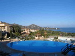 Apartamento : 4/5 personas - piscina - vistas a mar - saint raphael  var  provenza-alpes-costa azul  francia