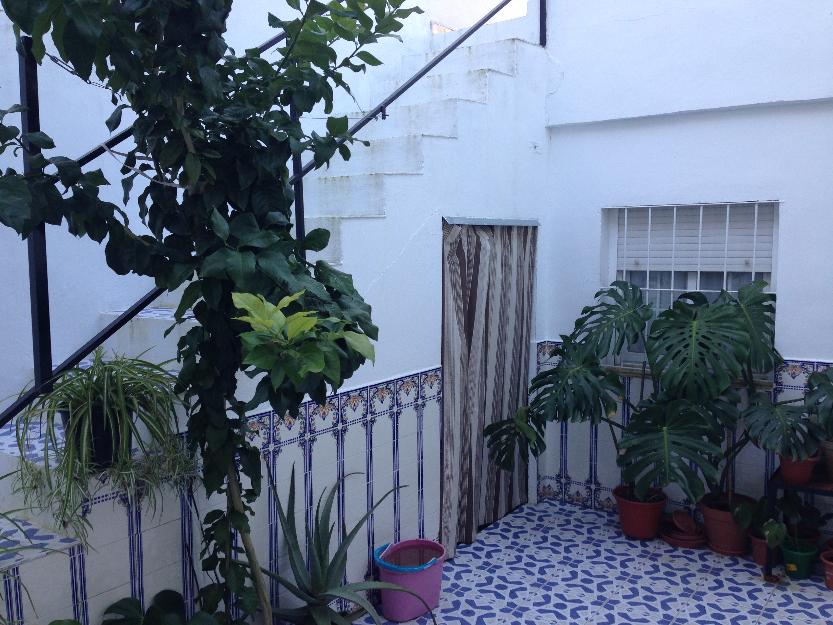 Casa en cerro del viento -condes de barcelona, 3 dormitorios,2 baños, patio y azotea