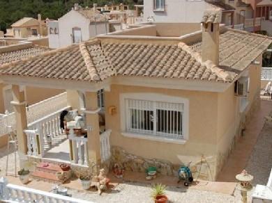 Chalet con 2 dormitorios se vende en Villamartin, Costa Blanca