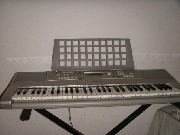 Yamaha PSR E 303