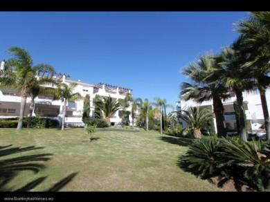 Apartamento con 2 dormitorios se vende en Estepona, Costa del Sol