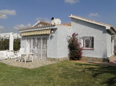 Chalet con 2 dormitorios se vende en Mijas Costa, Costa del Sol