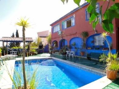 Chalet con 4 dormitorios se vende en Marbella, Costa del Sol