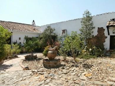 Chalet con 4 dormitorios se vende en Comares, Axarquia