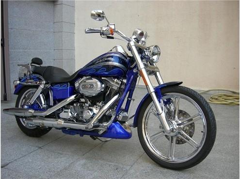 HARLEY DAVIDSON CVO Screeming Eagle Dyna